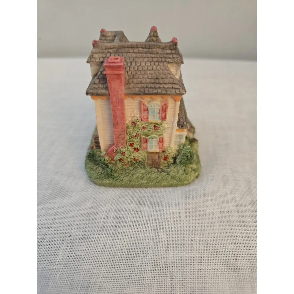 Vintage The Wooden Nickel Inn AH42 1994 Christmas Village Figurine